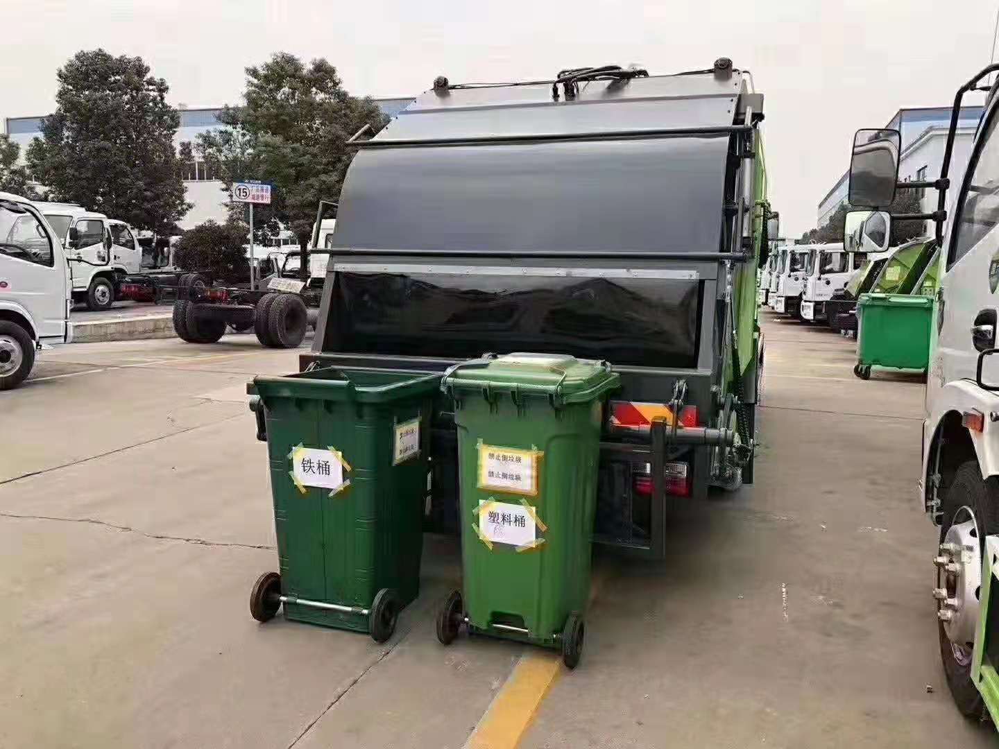 压缩垃圾车垃圾桶提升翻转机构_环卫垃圾车